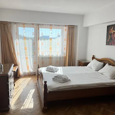 Lazy's Haven - Central With Balcony Apartment *