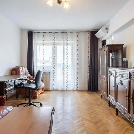 Lazy's Haven - Central With Balcony