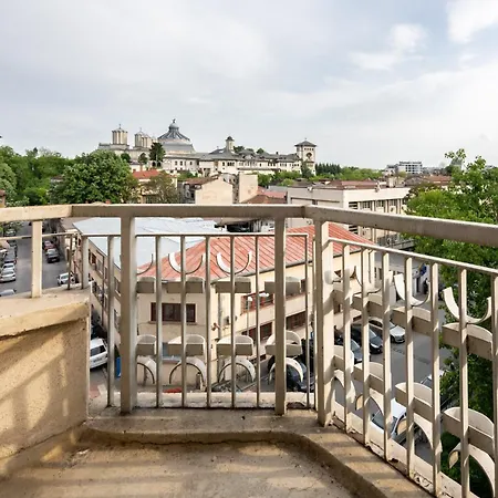 Lazy's Haven - Central With Balcony شقة *